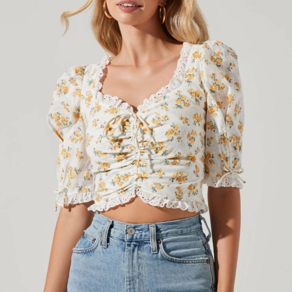 ASTR The Label White Floral Ruffle Blouse